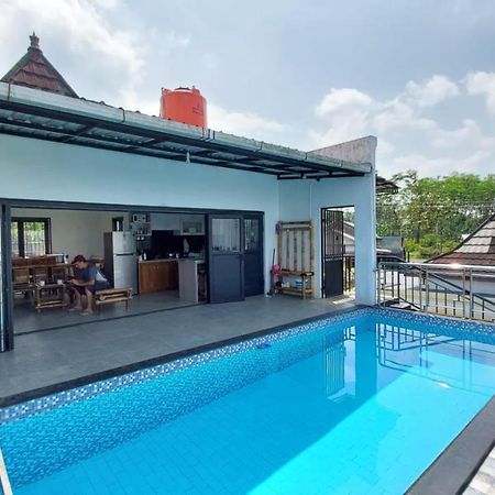 Pool Villa Saung Suluh Purwokerto Kültér fotó