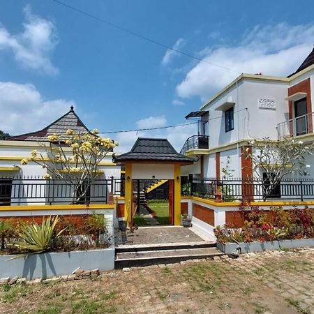 Pool Villa Saung Suluh Purwokerto Kültér fotó