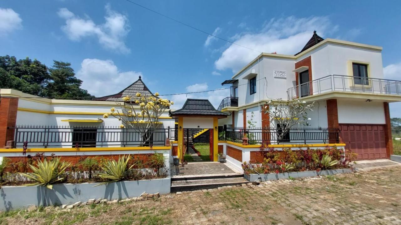 Pool Villa Saung Suluh Purwokerto Kültér fotó